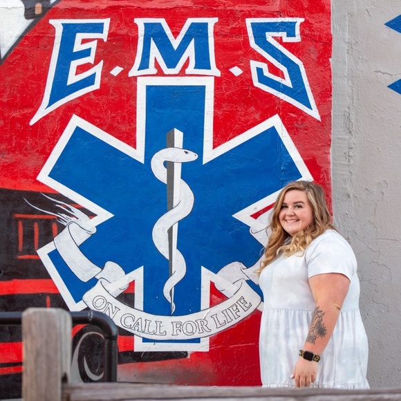 Meet your Posher, Mercedes - Picture 2 of 6